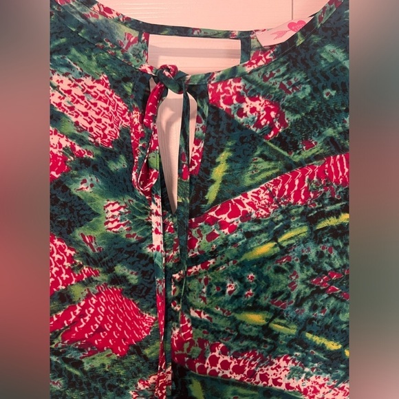 Women's Buddy Love Keyhole Front Long Sleeved Forest Style Top - Picture 4 of 7